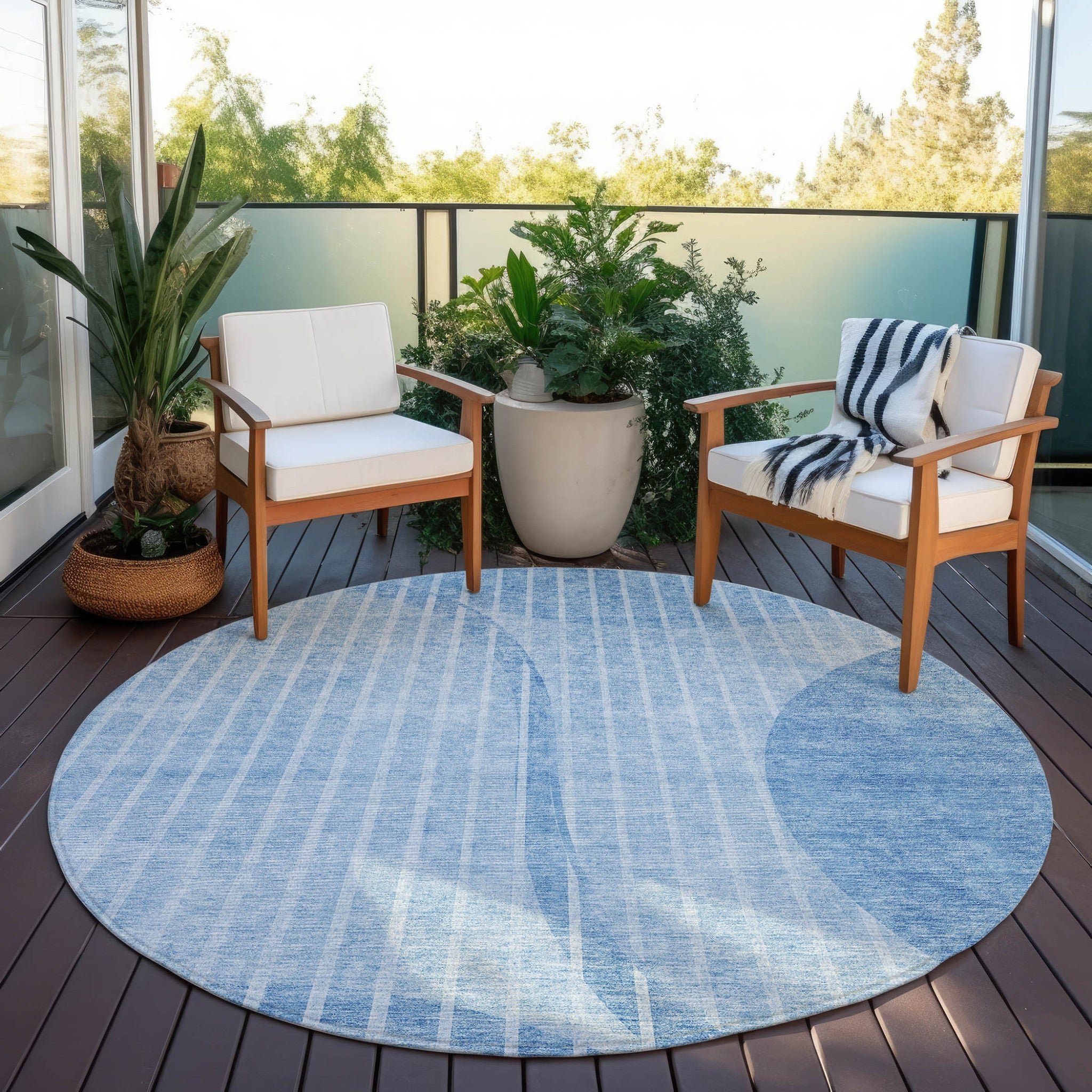 8' Denim Blue And Sky Blue Round Striped Washable Indoor Outdoor Area Rug